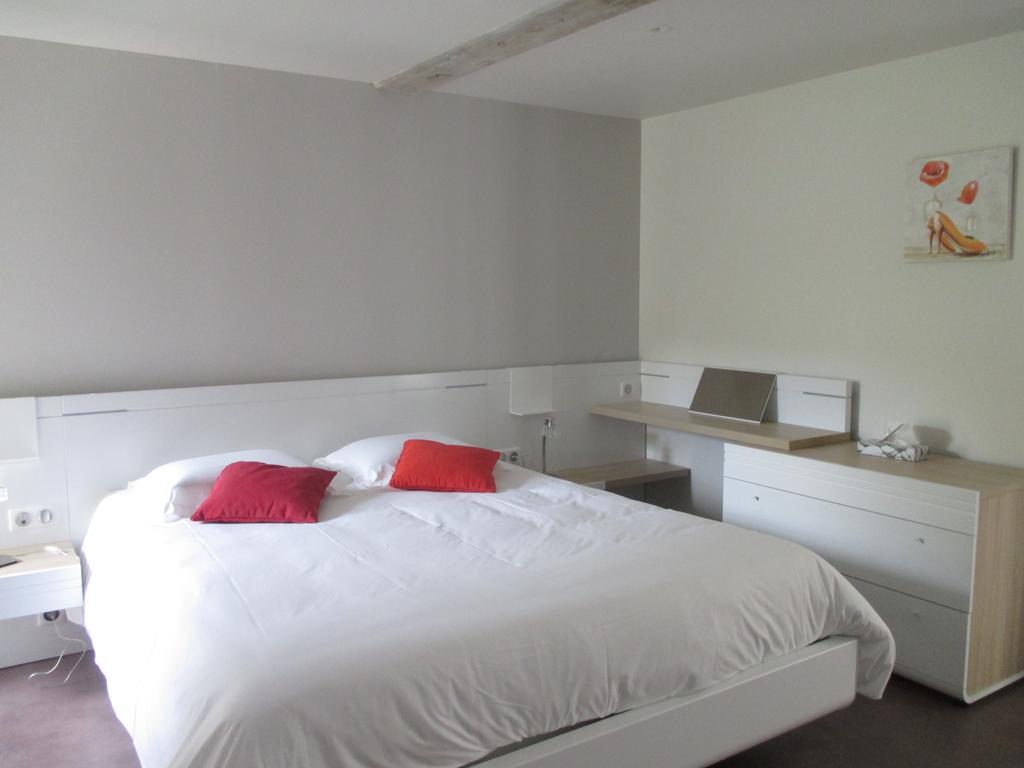 Hotel Le Saint Martin Sablé-sur-Sarthe Δωμάτιο φωτογραφία