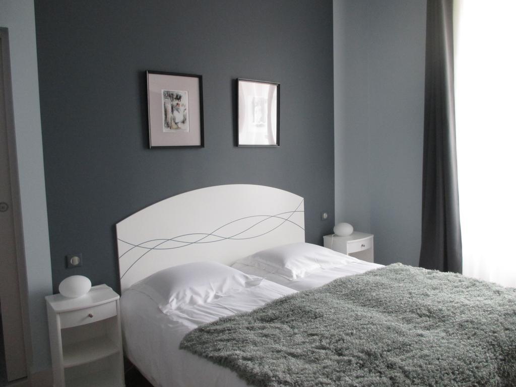 Hotel Le Saint Martin Sablé-sur-Sarthe Δωμάτιο φωτογραφία