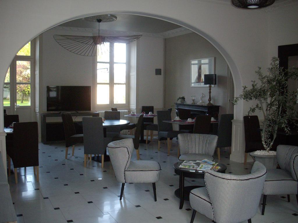 Hotel Le Saint Martin Sablé-sur-Sarthe Εξωτερικό φωτογραφία